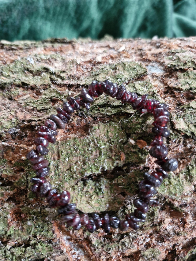 Garnet chip bracelet