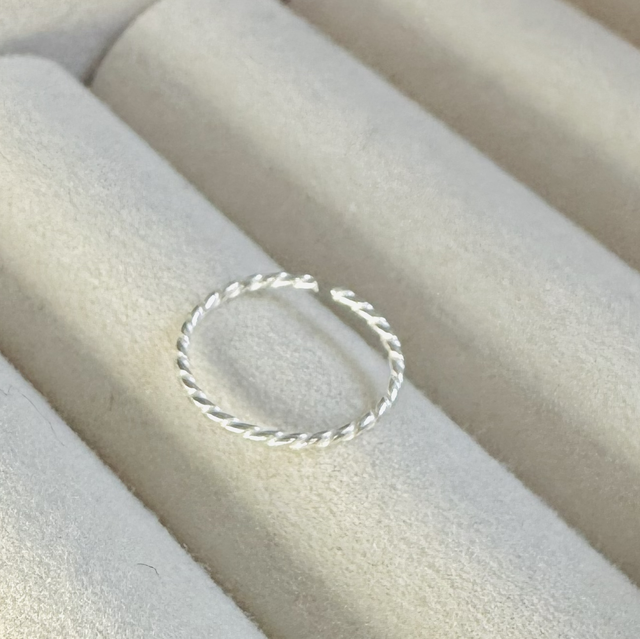 PIERCING NARIZ ARGOLINHA TRANÇADA 