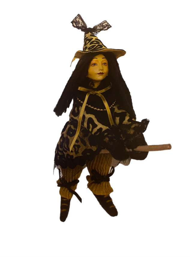 Witches of Pendle - Daisy 25cm
