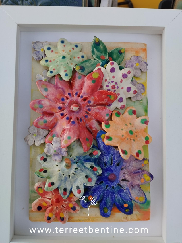 COMPOSITION florale - en faïence 