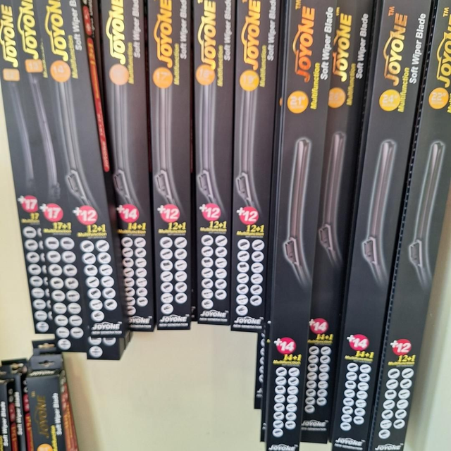 Universal Windscreen Wipers Per Set 