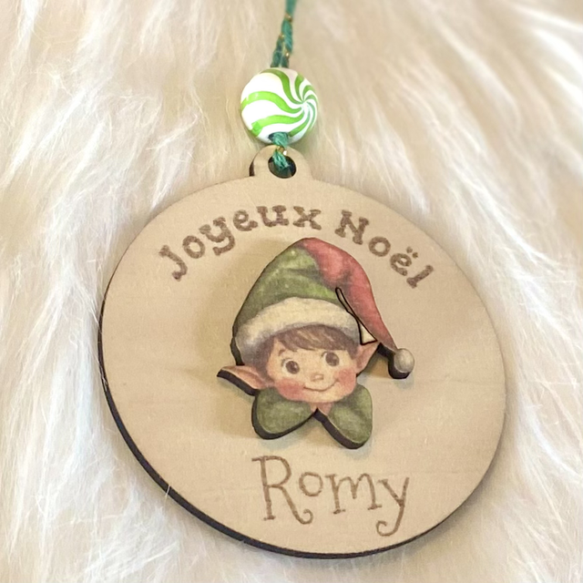 Boule de Noël en bois avec motif en relief au choix - lutins, bonnets