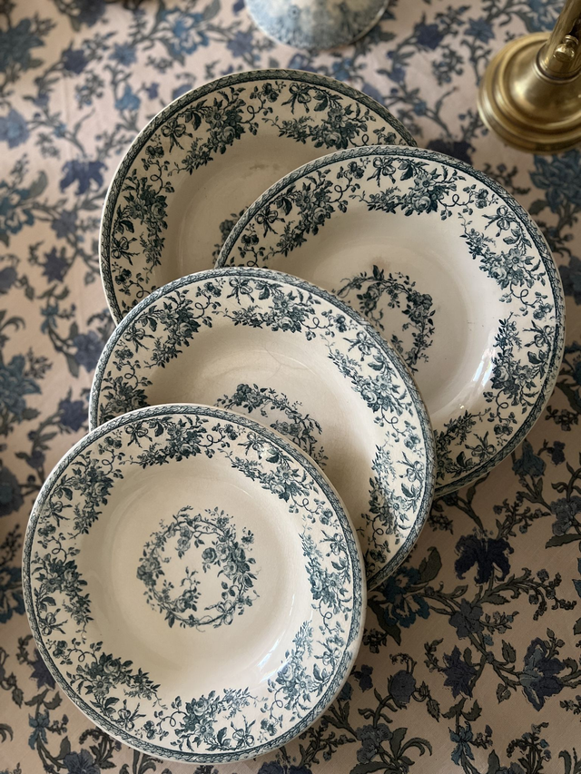 BOUQUETS DE ROSES - Suite de 4 assiettes Creuses signées Gien - Terre de Fer