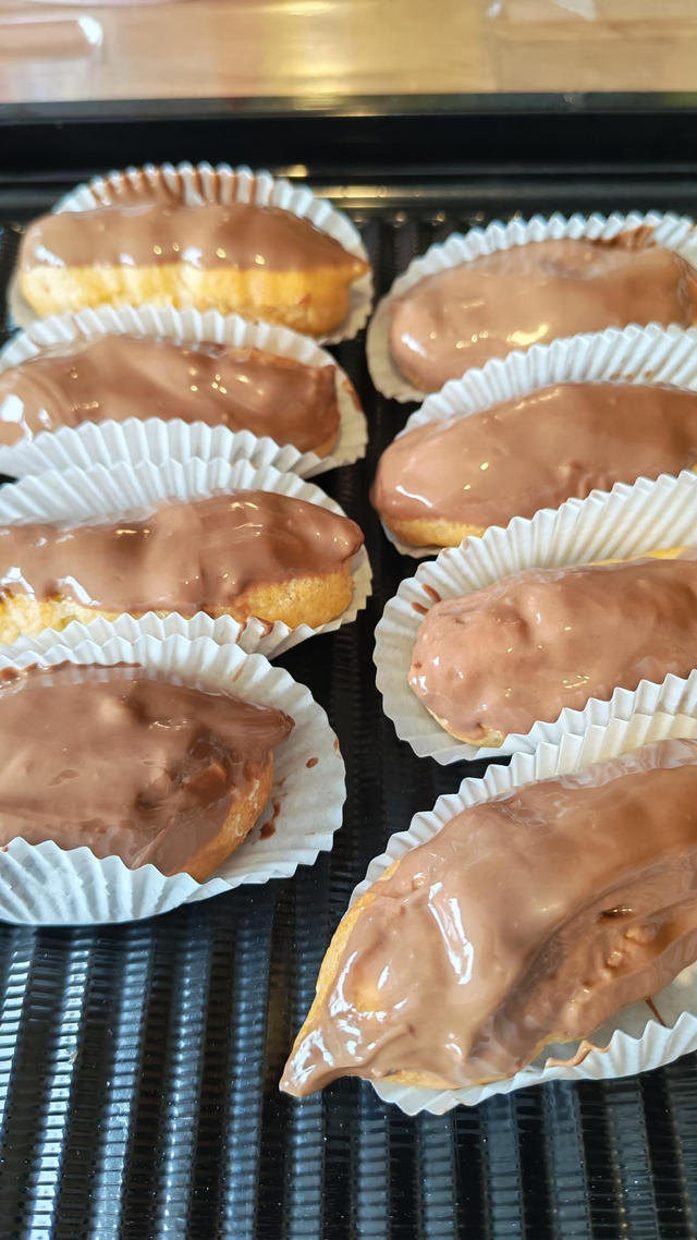 Mini Cream Filled Eclairs (Tray of 12)