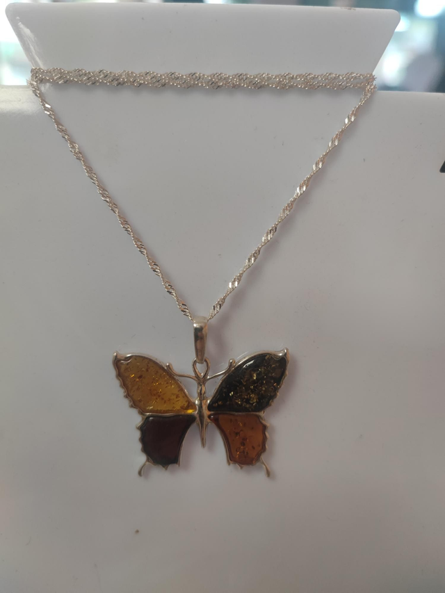 Collier Pendentif &quot;Papillon&quot; en Argent et Ambre Multicolore
