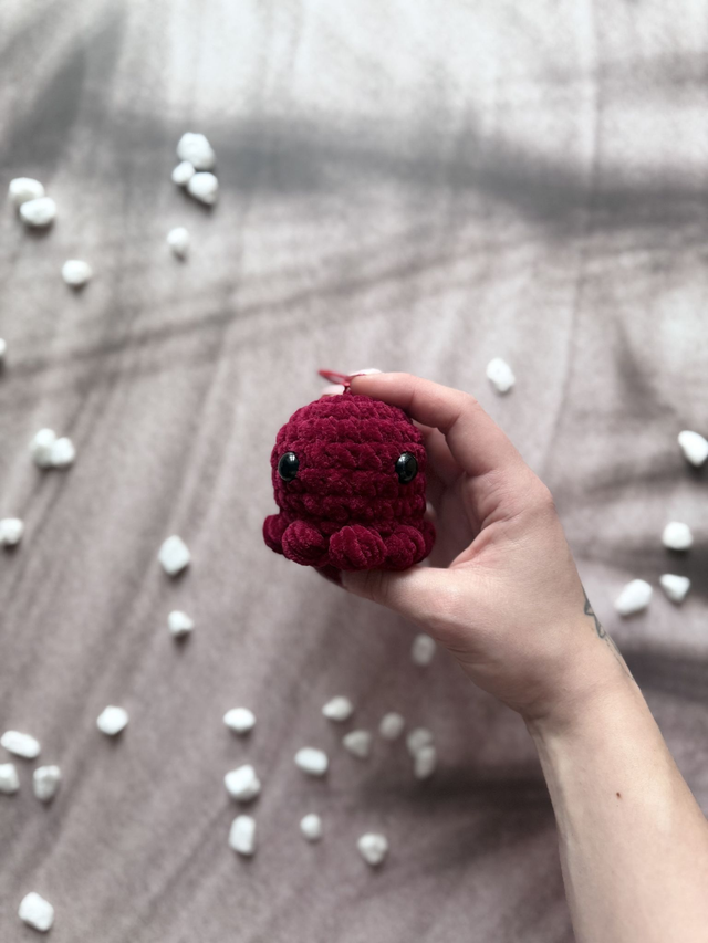 Porte-clés poulpe tout doux rouge grenat