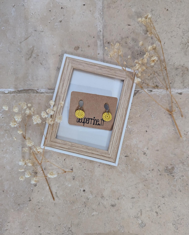 Boucles d'oreille clous goutte d'eau jaune