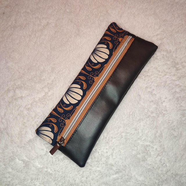 Trousses plate noire arabesques