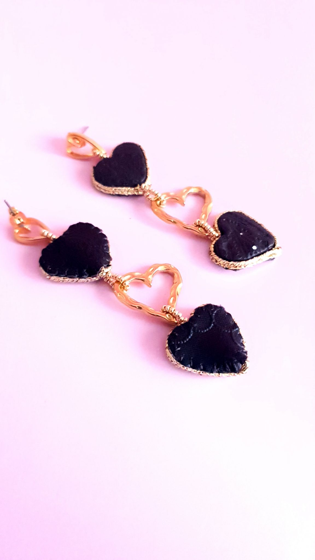 Boucles d'oreilles Coups de coeur noir et doré