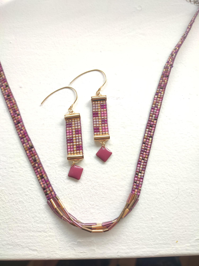 Boucles d'oreilles carreaux rose et or tissé main en perles de verre miyuki , acier inoxydable doré -sans nickel, pièce unique 