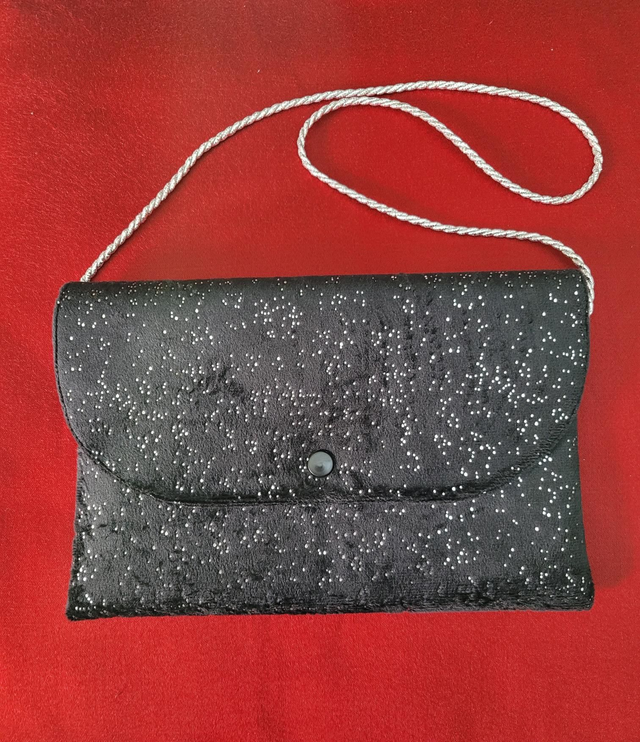 Pochette de fête noire à paillettes argentées 