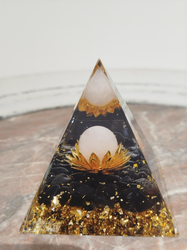 Pyramide Orgonite Quartz Rose &amp; Lotus 