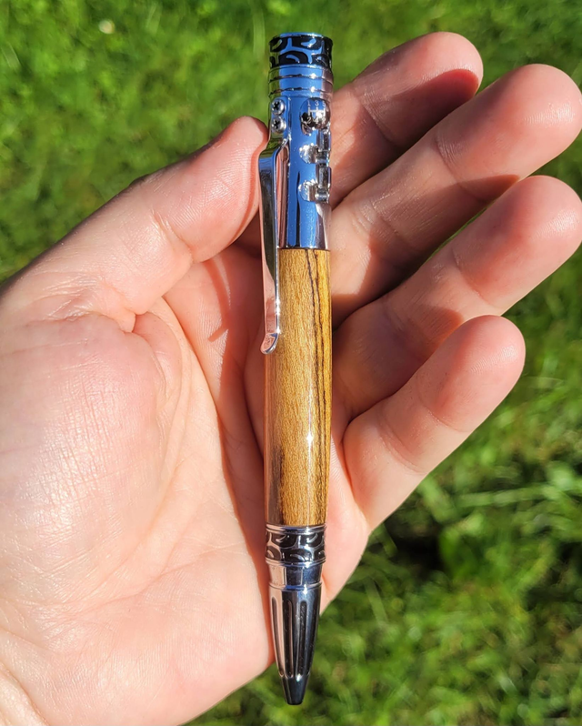 Stylo Formule 1 en zebrano