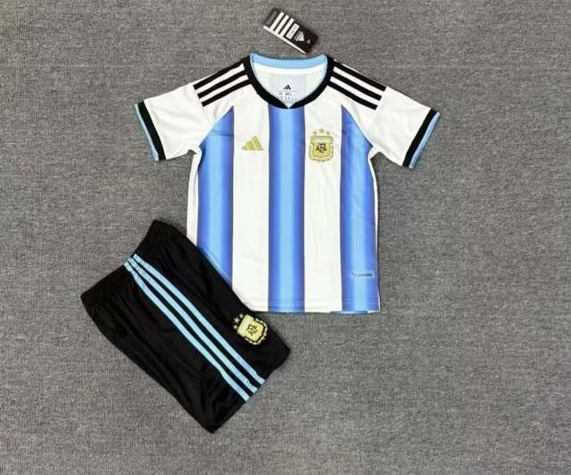 Conjunto camiseta + pantalón NIÑOS 1ª Argentina - 25-26