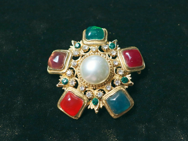 Broches • Thanos (vintage)