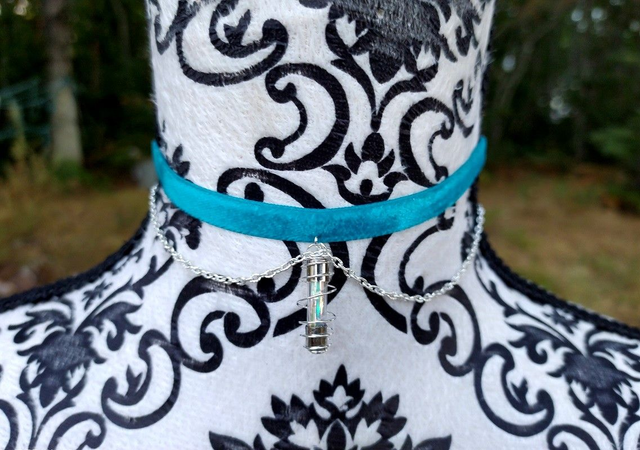 Ras-de-cou pendentif fusible holographique