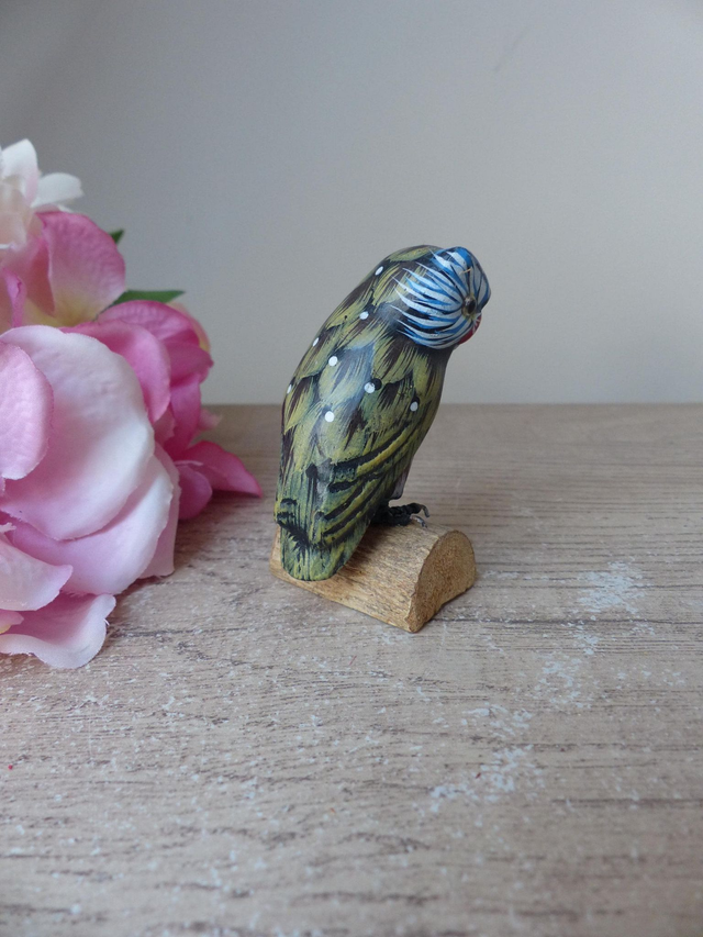 Ancienne petite chouette figurine en bois sculptée sur socle peint main Vintage, Cadeau chouette porte-bonheur décoration bureau campagne