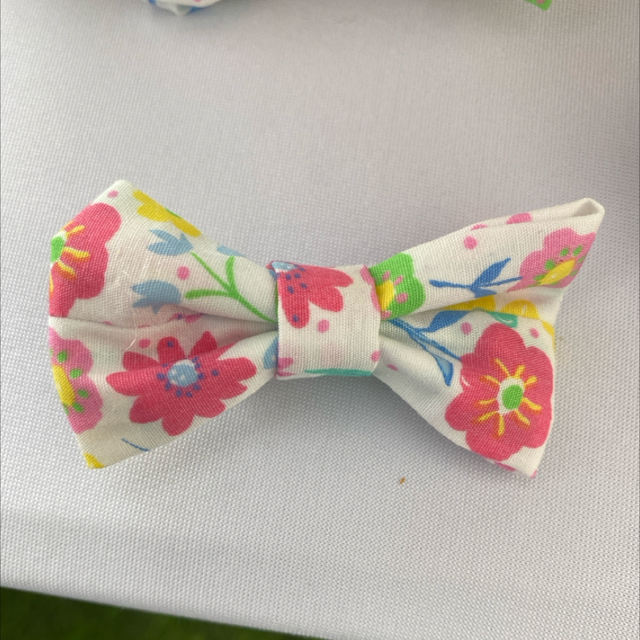 Large floral min bow