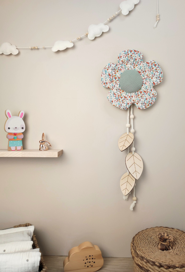 Déco murale fleur : liberty avec cœur vert d&#039;eau