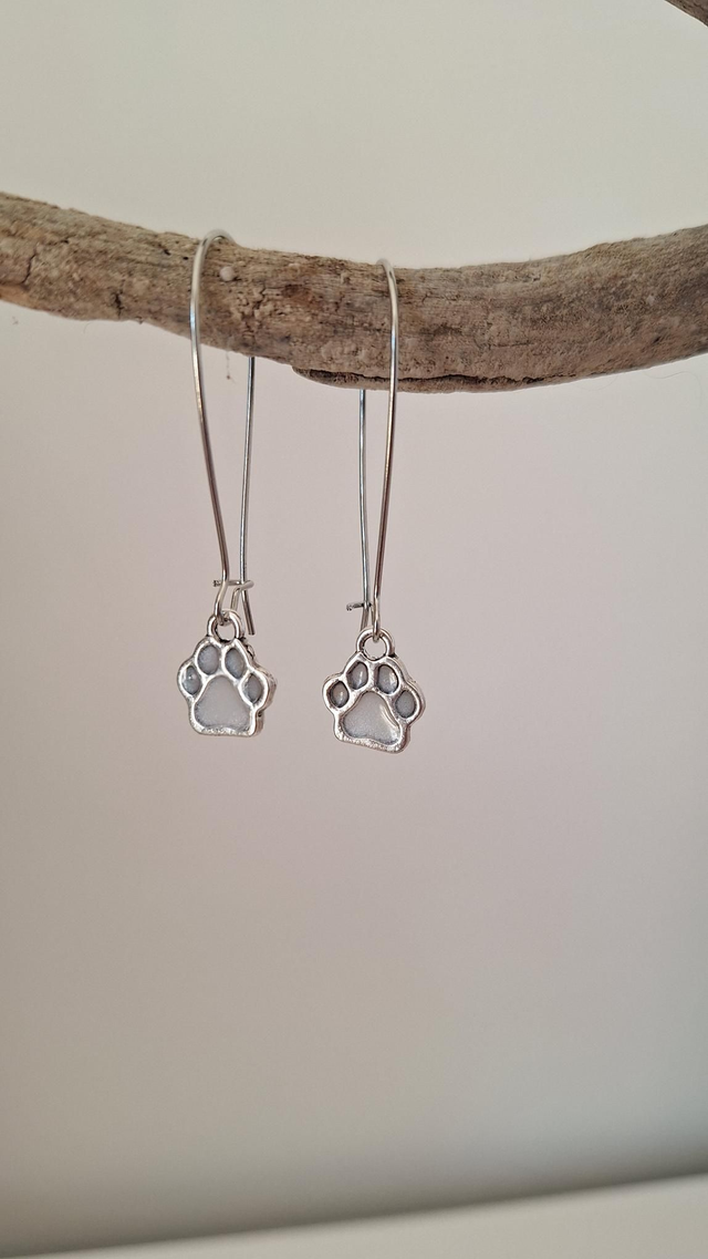 Boucles oreilles pattes blanches