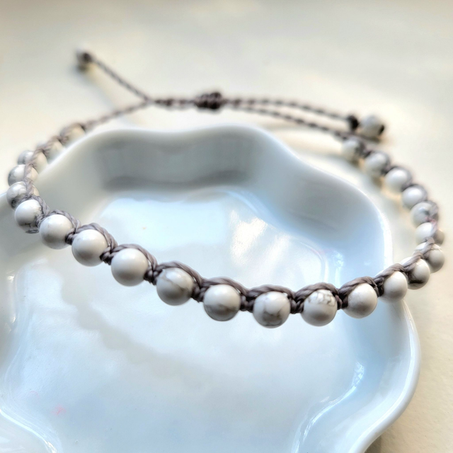Kit Bracelet perlé howlite (micro-macramé fil gris, pierre naturelle)