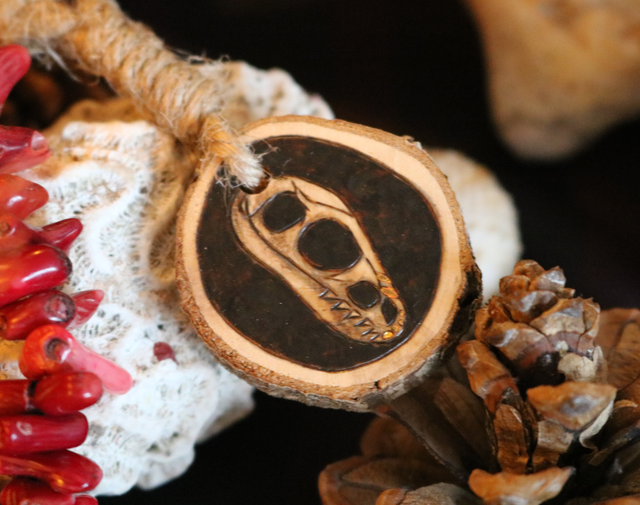 Juravenator - Pyrogravure - PIECE UNIQUE