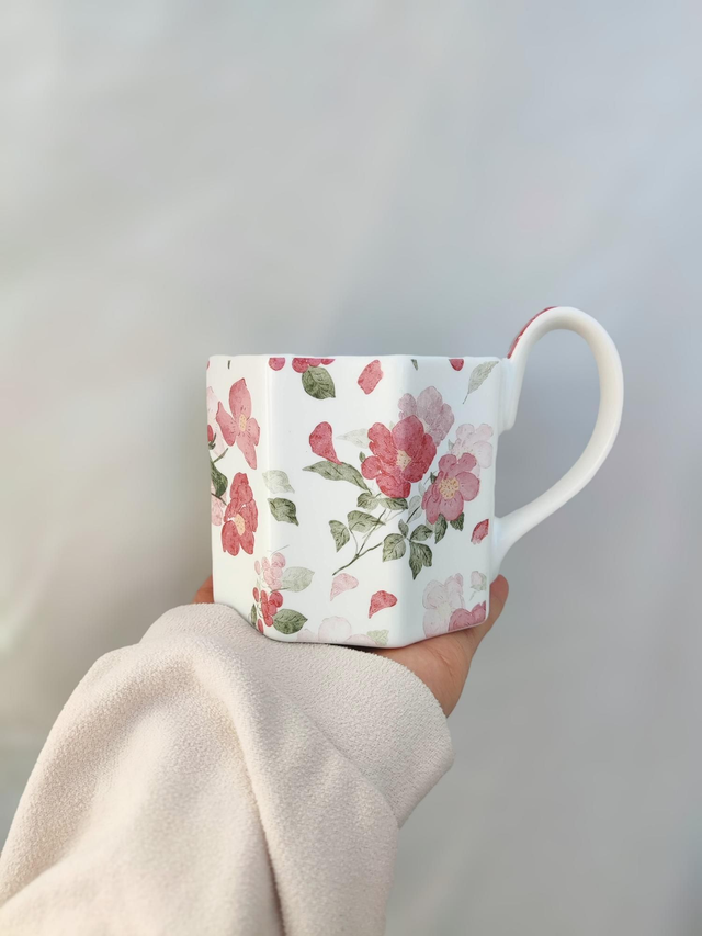 Mug en porcelaine fleurs roses