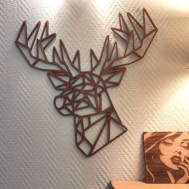 Décoration tête de cerf géométrique