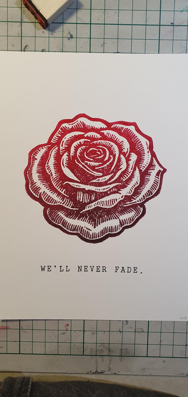 NEVER FADE 13x18