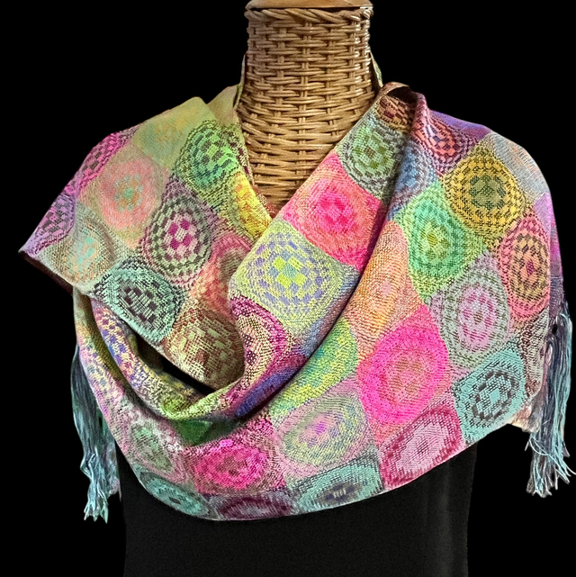 Circles : 100% silk scarf, handwoven
