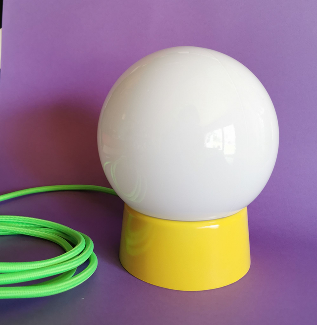 Lampe salon chevet bureau vintage opaline blanche "Jaune"