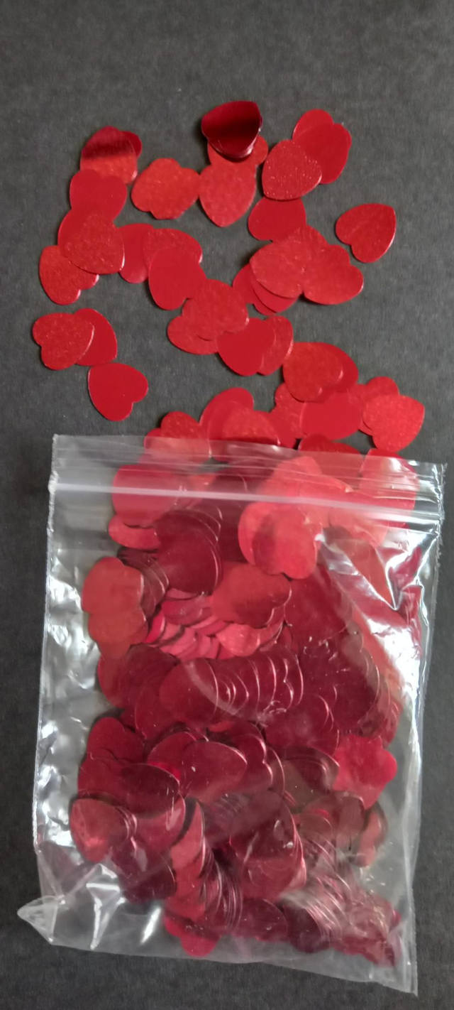 Set of 5 sequin red hearts 