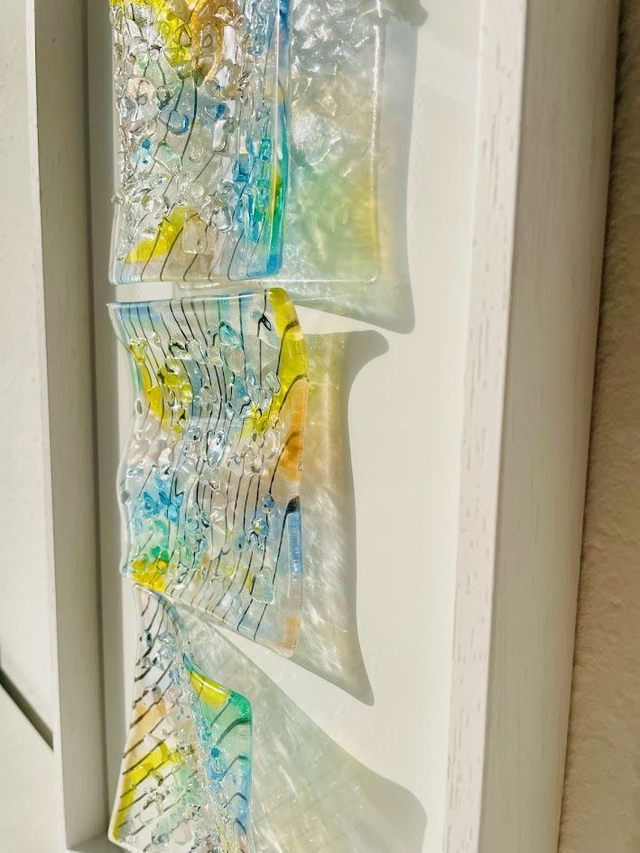 Still Falling - drieluik - op wit aluminium 20x40 - in wit houten baklijst 23x34 - Glasschildering met reliëf