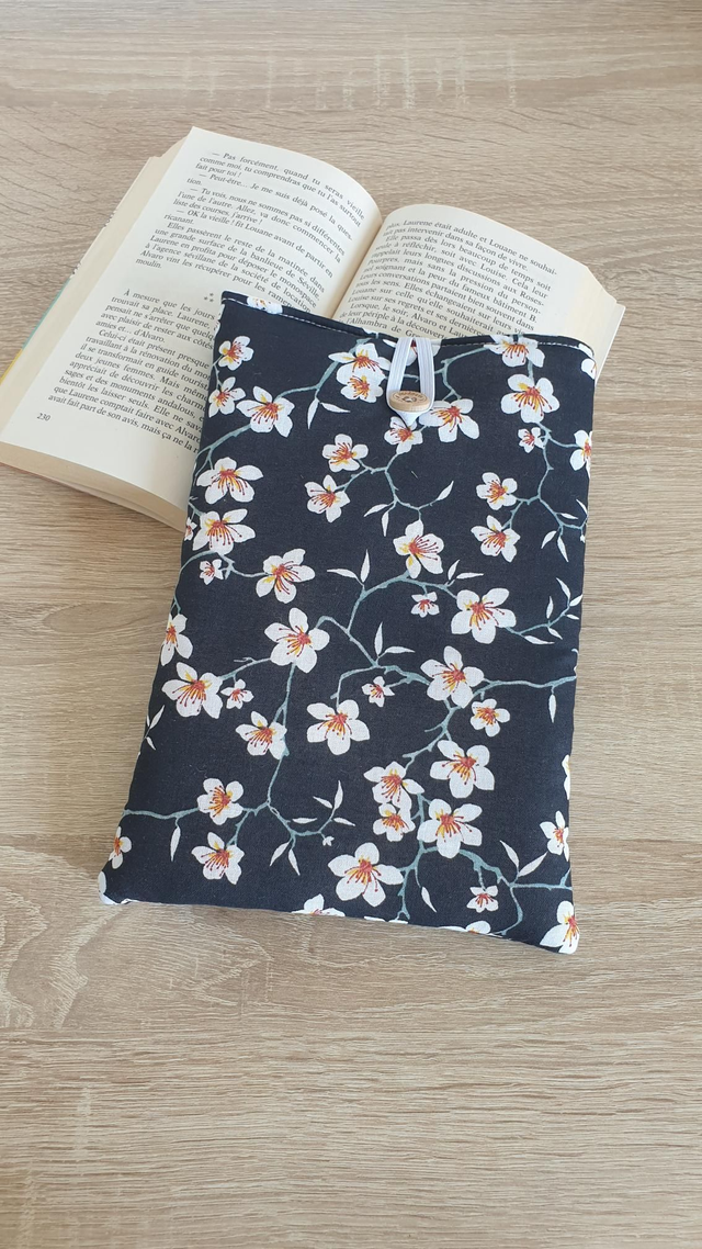 Pochette/ couvre livre fleuri noir