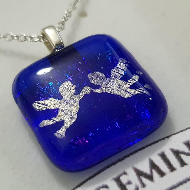 Gemini zodiac sign pendant &amp; chain p30