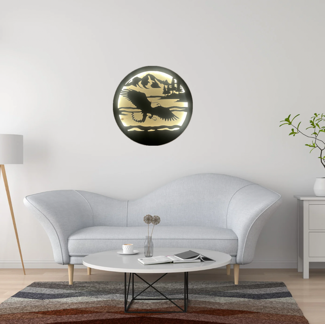 Tableau lumineux aigle qui vole en bois recyclé – Décoration murale LED upcycling
