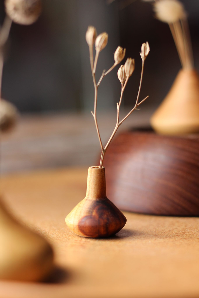 Lot de petits soliflores en bois
