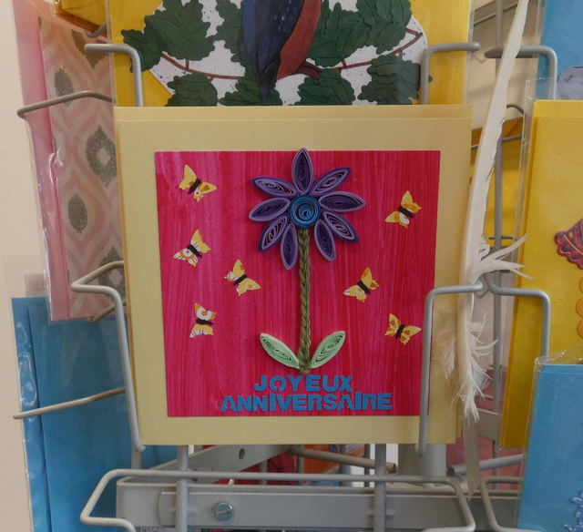 Joyeux anniversaire avec une fleur