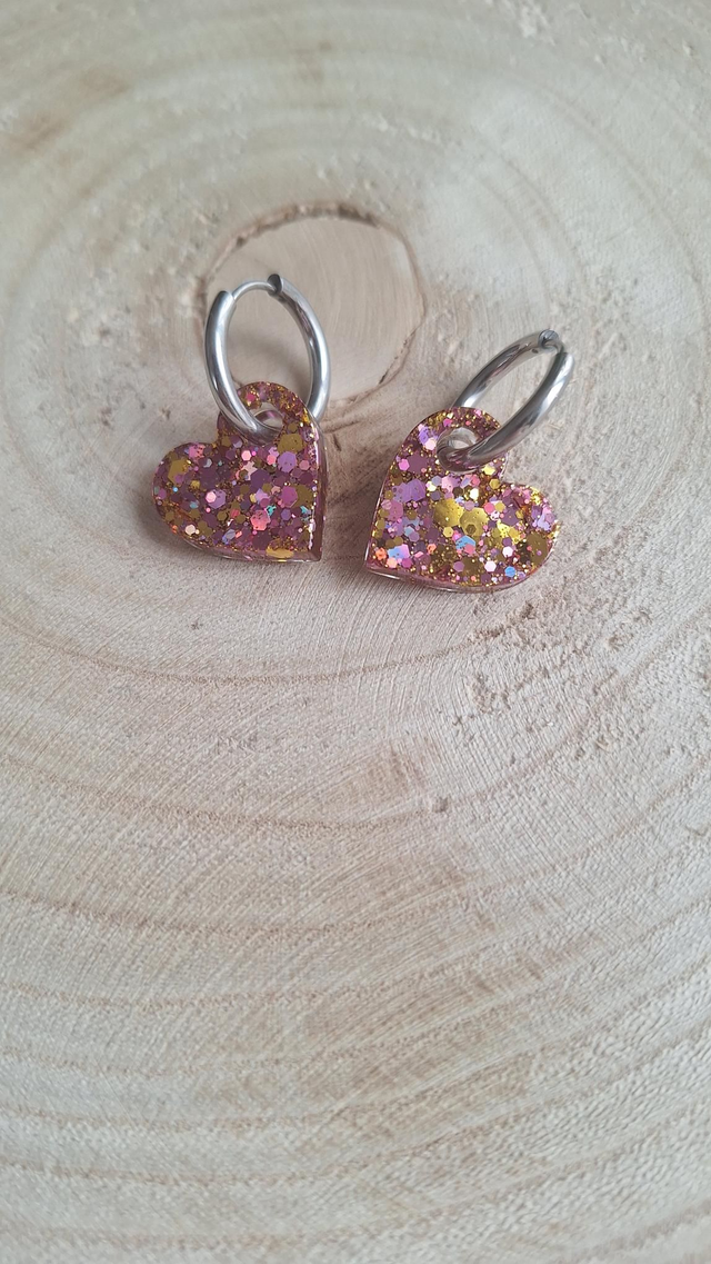 Créoles argentées coeurs paillettes roses/dorées