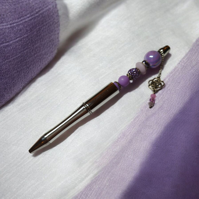Stylo perles violet argenté