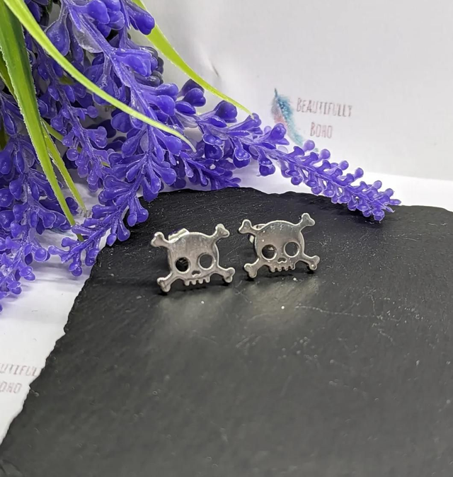 Stainless Steel Skull &amp; Crossbones Stud Earrings 