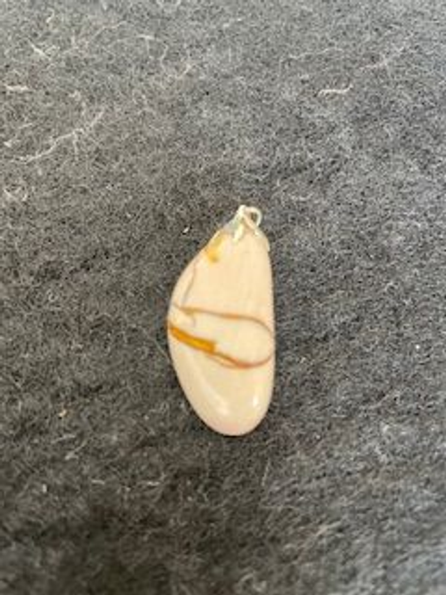 Pendentif en pierre Mookaite 