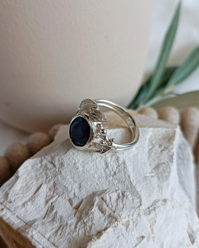 Anello Iolite