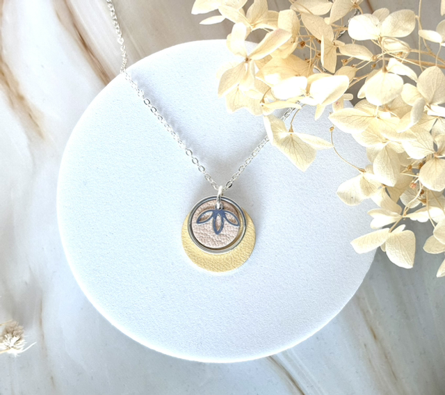 Collier ESSENTIEL Plaqué Argent Cuir Transcendent Pink Yellow Pearly