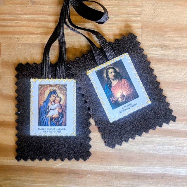 Scapulaire de Notre-Dame du Mont Carmel