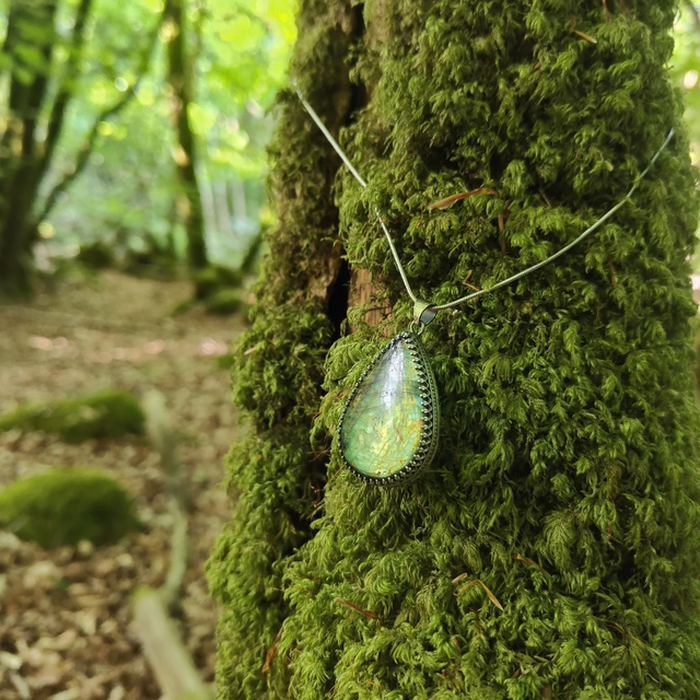 Pendentif Âme de la Forêt en Argent et Labradorite Verte
