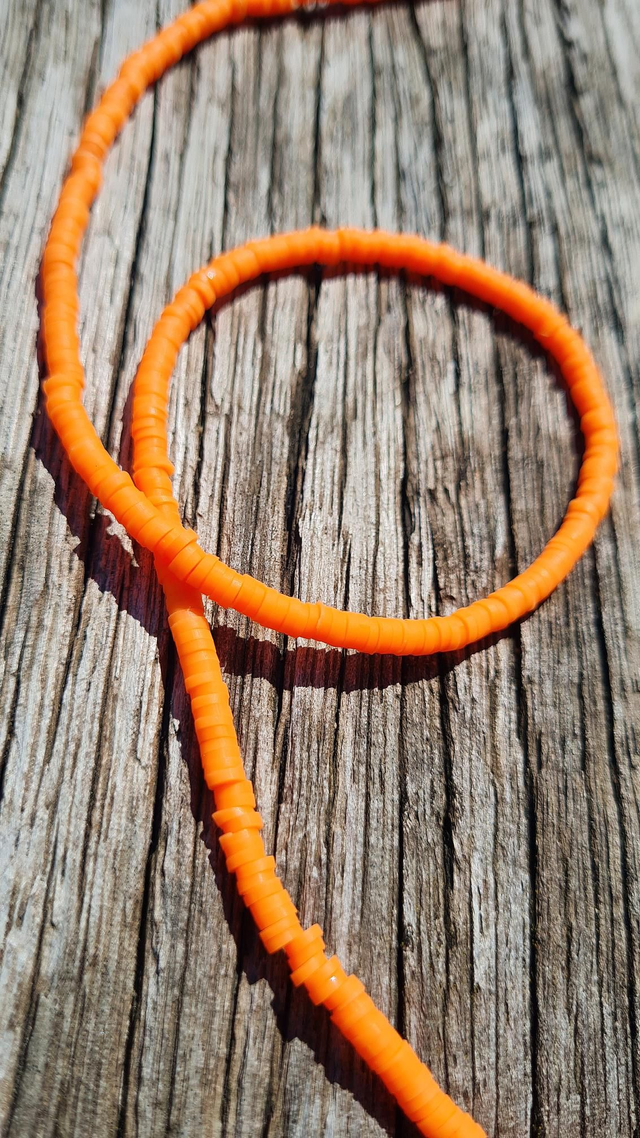 Perles heishi en perles polymère (Fimo) 4mm orange fluo