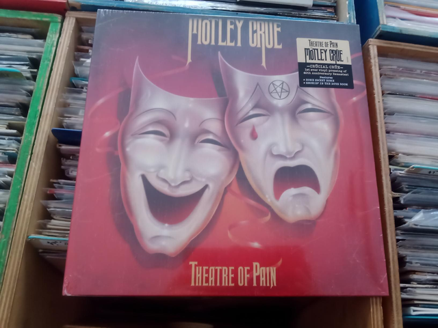 Mötley Crüe – Theatre Of Pain