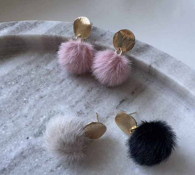 Kunstfell Puschel-Ohrringe