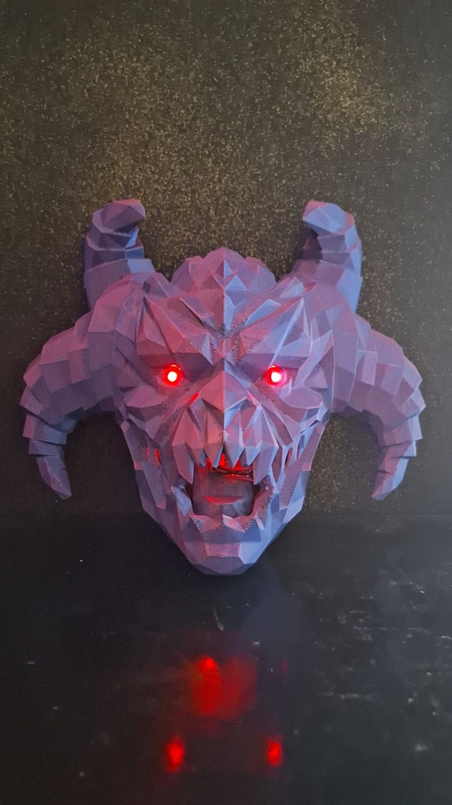 Lampe visage de démon